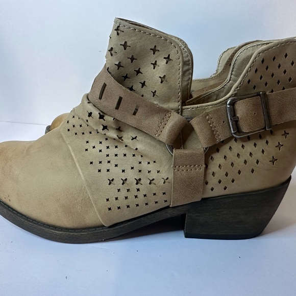Pop Tan Ankle Boots - Picture 2 of 10